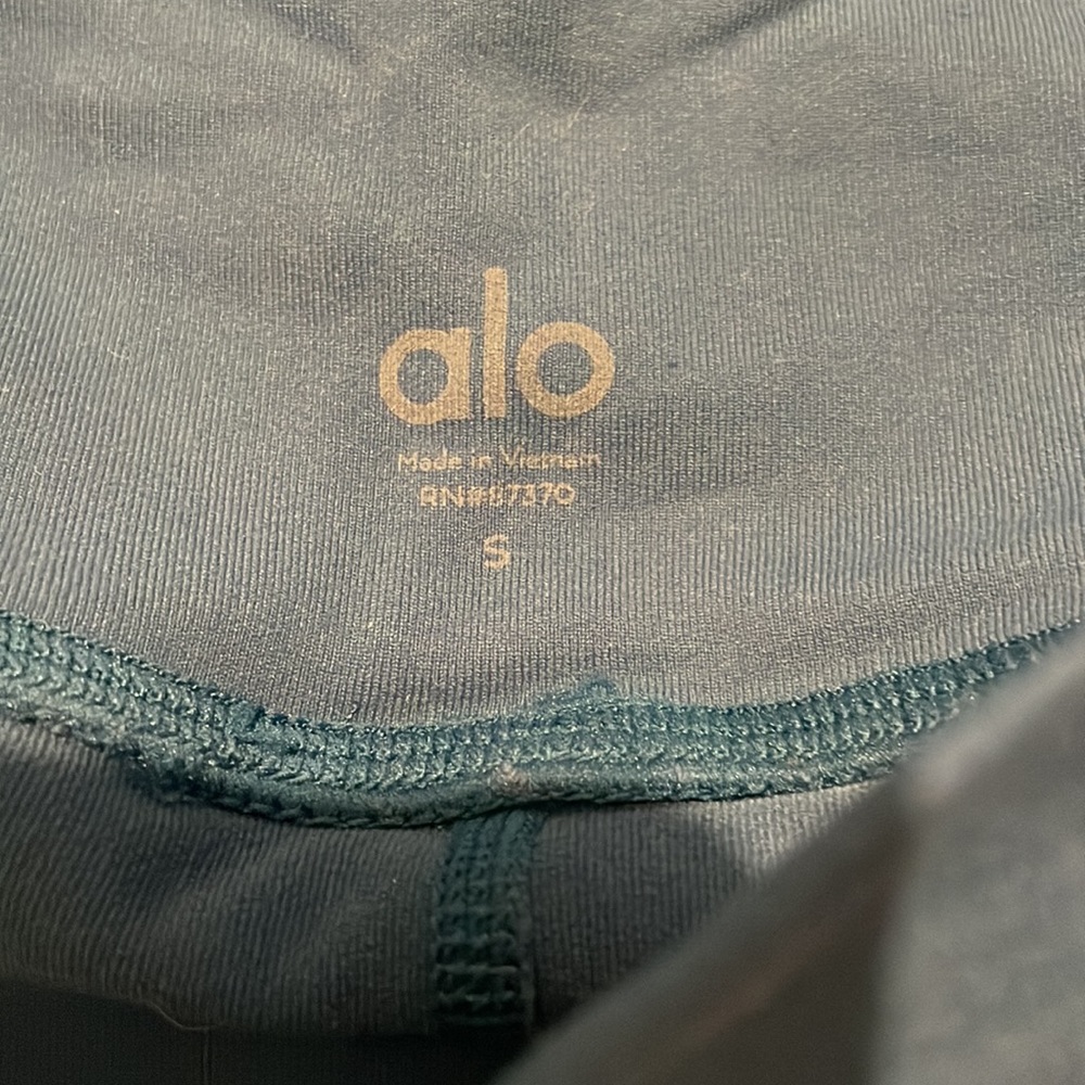 ALO yoga pants - Picture 3 of 3
